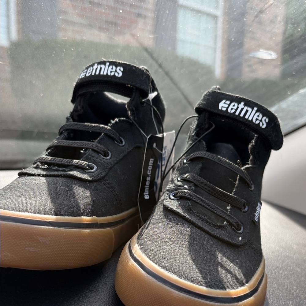 Etnies Kids Black Canvas Sneakers with Gum Sole